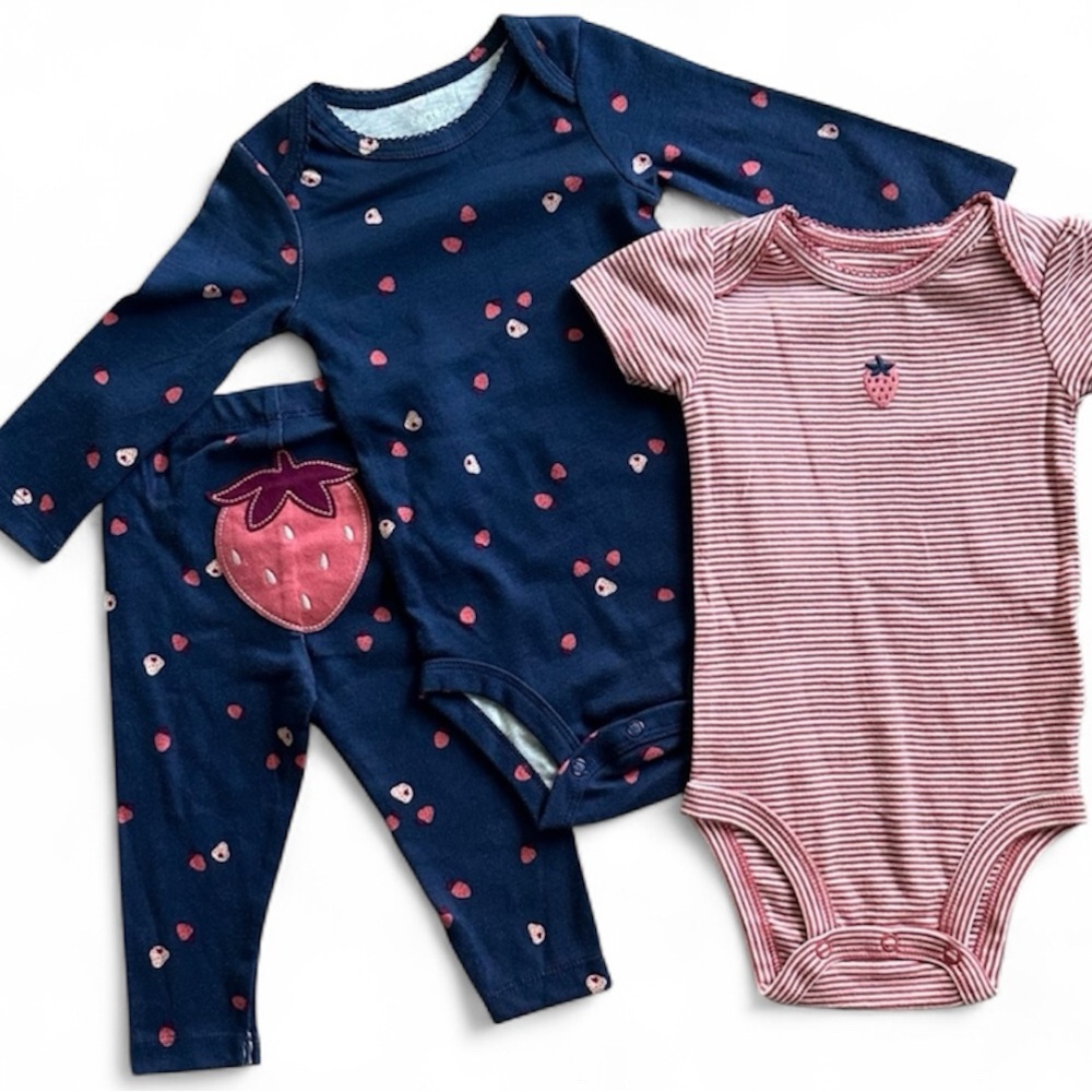 *New* Carter’s 3 piece strawberry set Girls 6 months🍓Bodysuit Pants